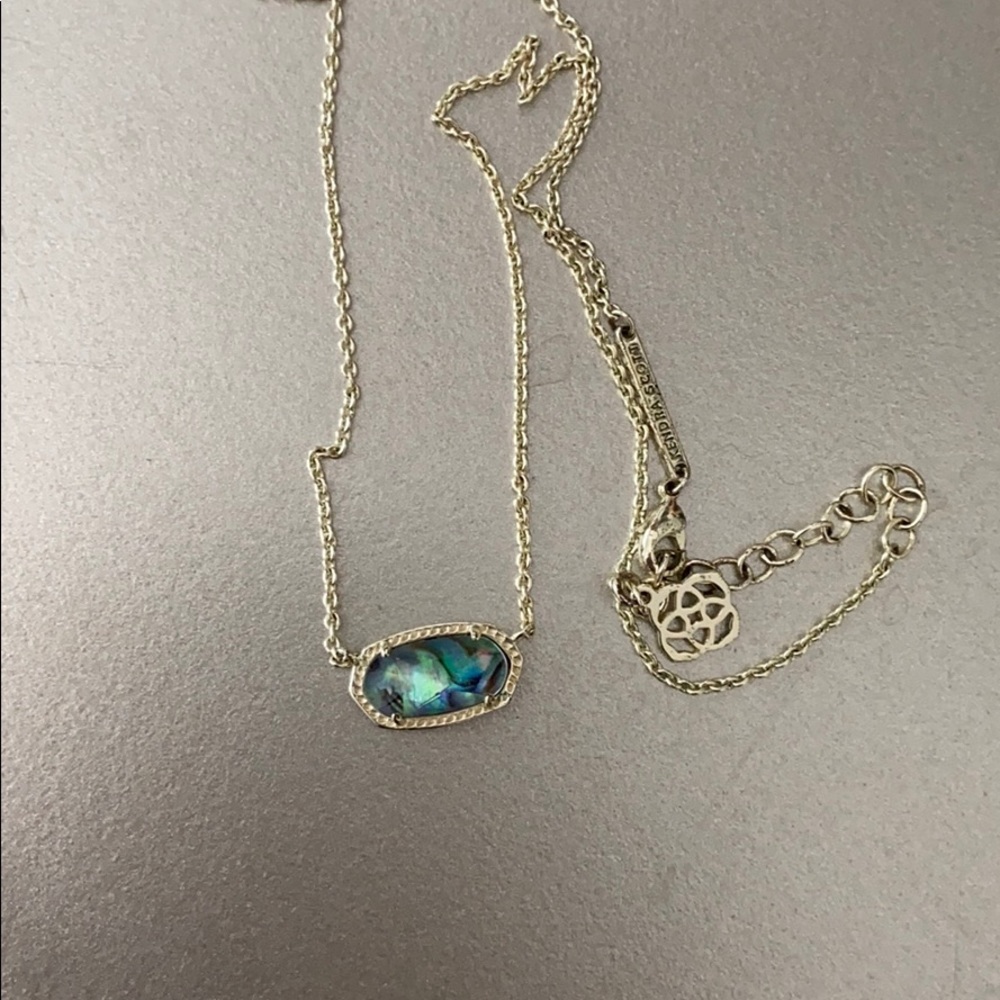 Kendra Scott necklace